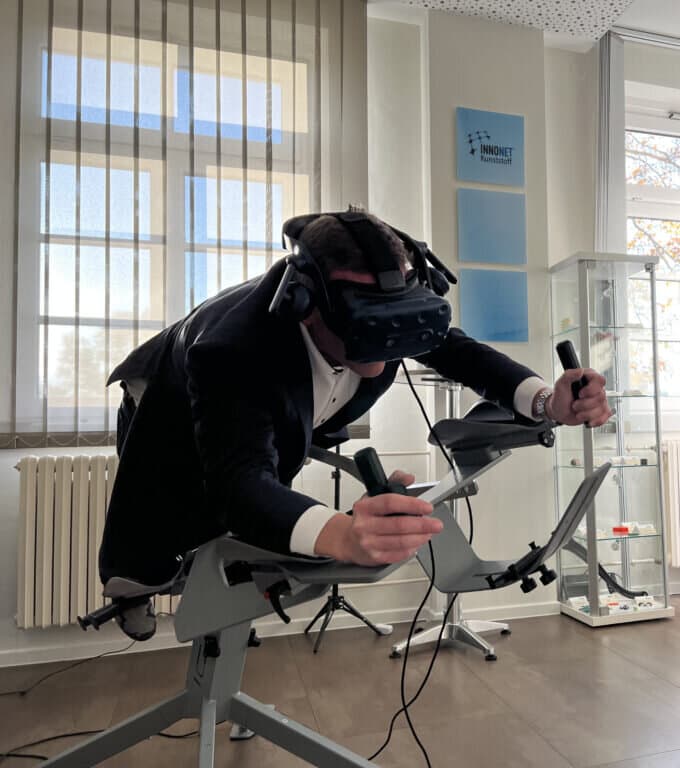 Besucher testet einen XR-Flugsimulator auf den XR FACHTAGEN